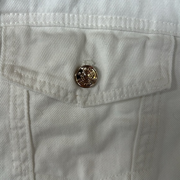 Walter Baker
Tressa Crop Denim Jacket size large - Picture 8 of 10